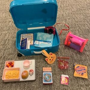Travel kit for dolls